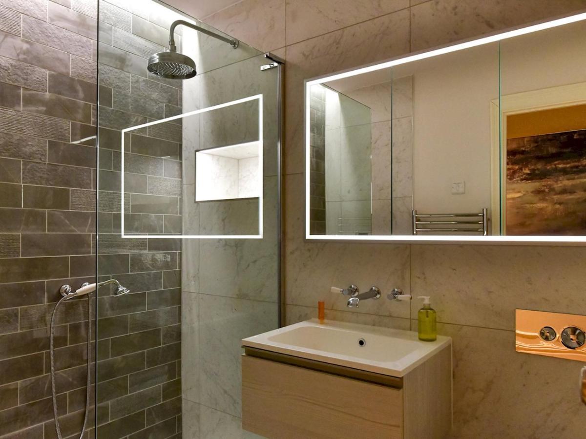 Pass The Keys Beautiful 2 Bed Apartment With Parking In The Bay Cardiff Buitenkant foto