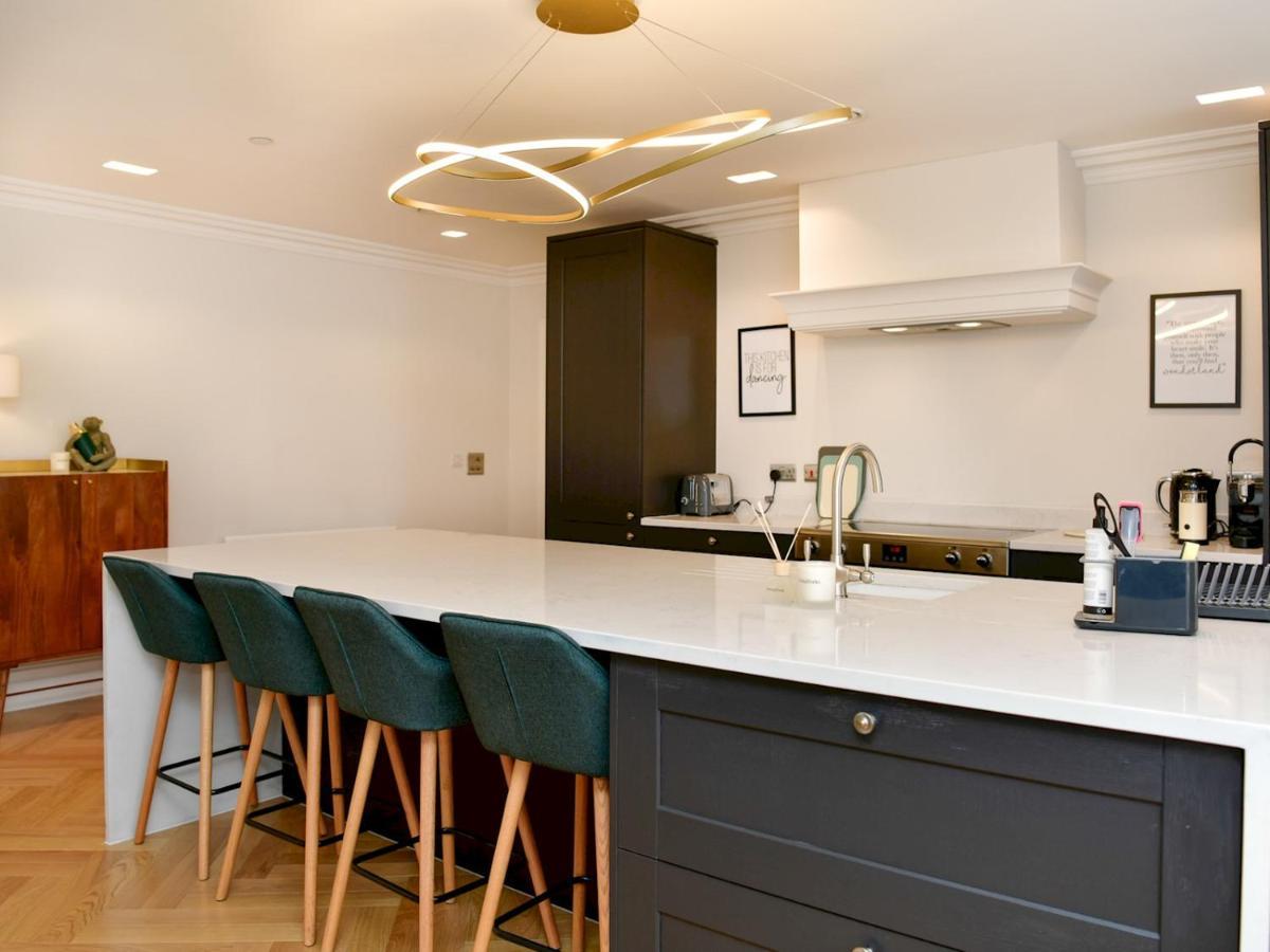 Pass The Keys Beautiful 2 Bed Apartment With Parking In The Bay Cardiff Buitenkant foto